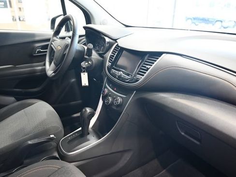 Used 2020 Chevrolet Trax LS AWD/4WD image 13