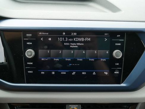 Certified 2023 Volkswagen Taos SE w/ Panoramic Sunroof Package AWD/4WD image 28