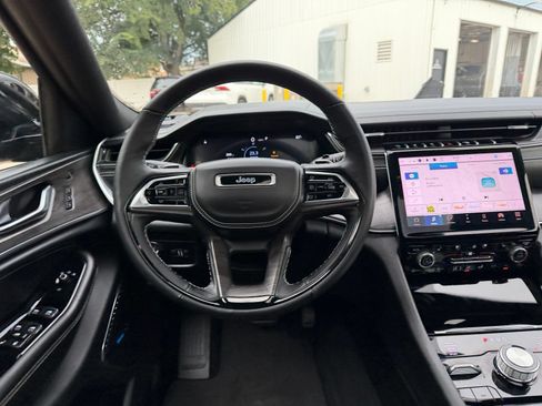 Used 2022 Jeep Grand Cherokee Overland w/ Adv Protech Group III AWD/4WD image 13