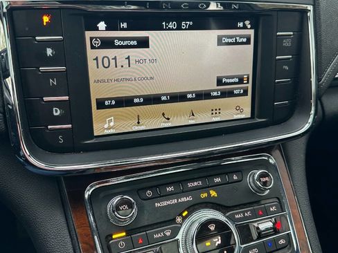 Used 2017 Lincoln Continental Select w/ Climate Package image 26