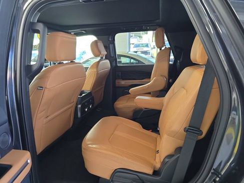 Used 2023 Ford Expedition Platinum AWD/4WD image 10