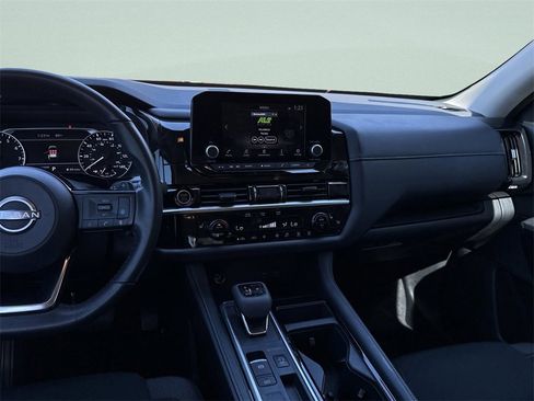 Certified 2024 Nissan Armada SL w/ Captain's Chairs Package image 26