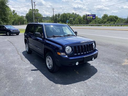 Used 2016 Jeep Patriot Sport w/ Power Value Group AWD/4WD image 4