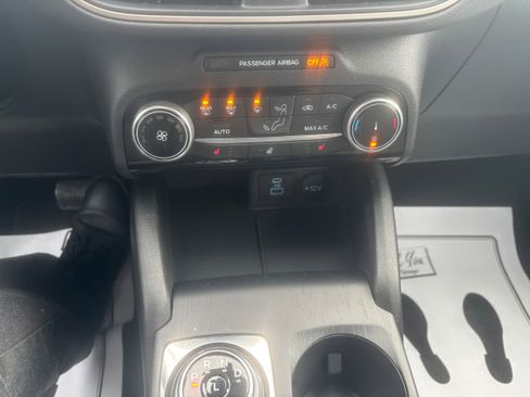 Used 2022 Ford Escape SE w/ Cold Weather Package image 13