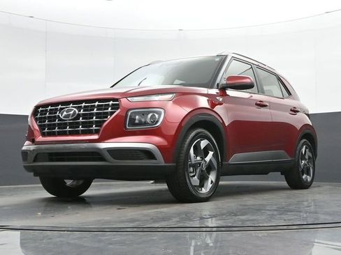 Used 2024 Hyundai Venue Limited FWD image 32