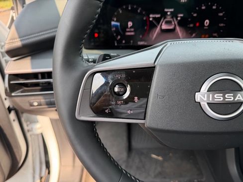 Used 2025 Nissan Murano SV AWD/4WD image 17