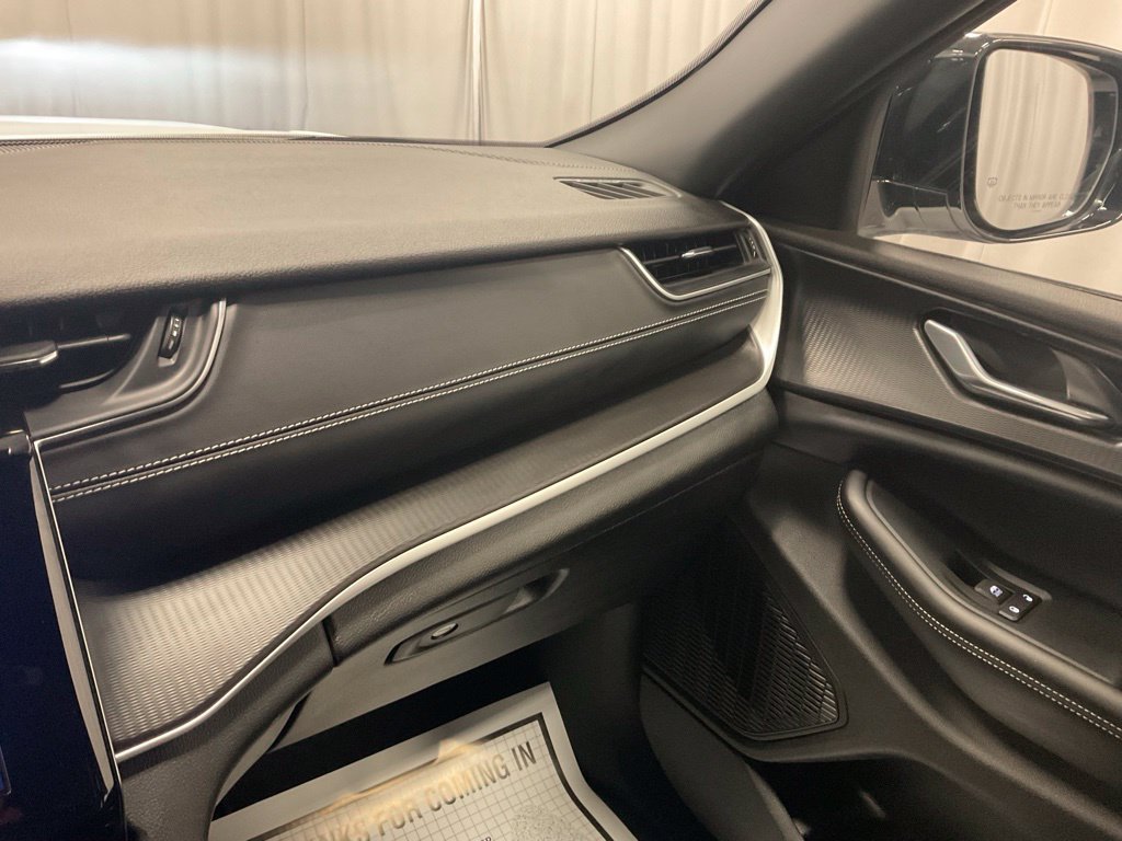Used 2024 Jeep Grand Cherokee Altitude AWD/4WD image 23