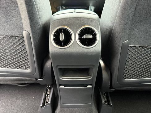 Used 2025 Mercedes-Benz GLB 250 4MATIC image 31