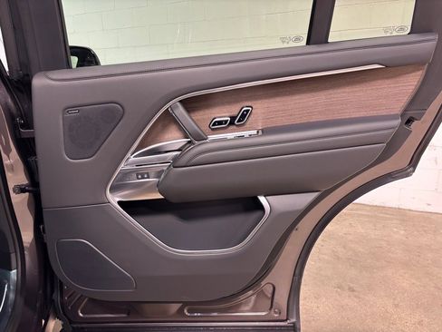 New 2025 Land Rover Range Rover Long Wheelbase SE image 40