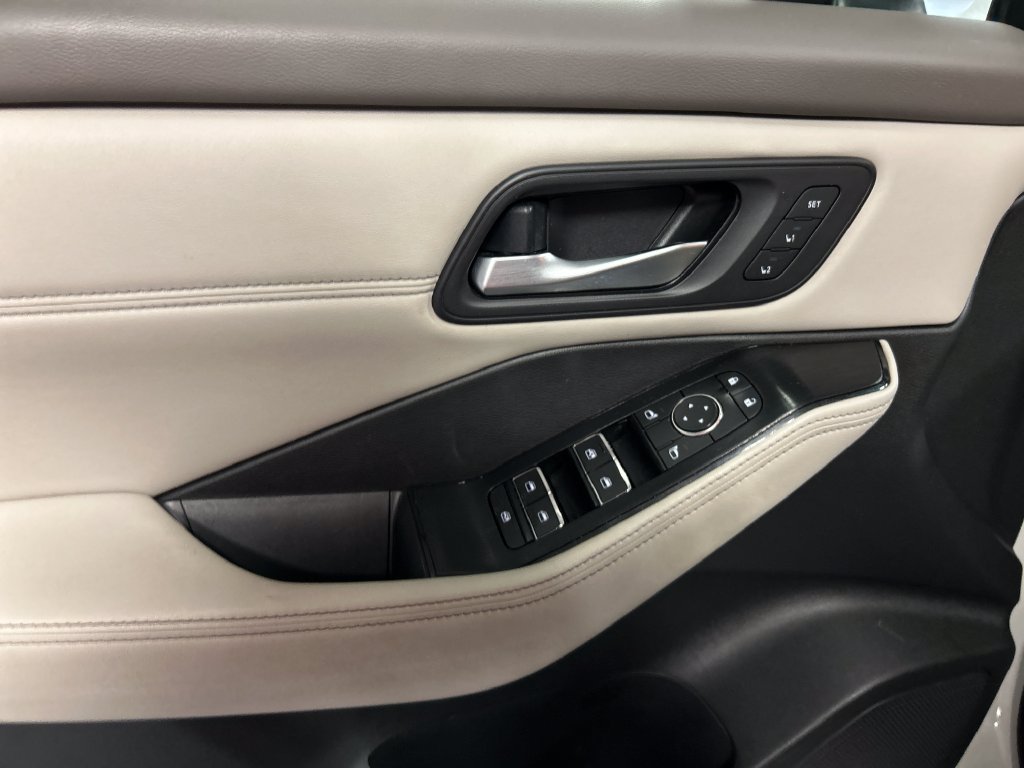 Used 2023 Nissan Rogue SL w/ SL Premium Package AWD/4WD image 12