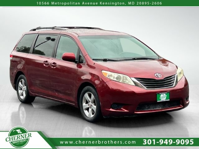 Used 2011 Toyota Sienna LE w/ Towing Pkg FWD image 1