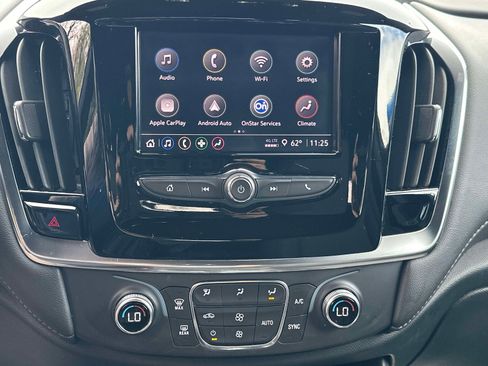 Used 2023 Chevrolet Traverse LT FWD image 8