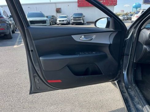 Certified 2023 Kia Forte LXS w/ LXS Technology Package FWD image 17