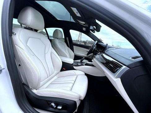 Used 2017 BMW 540i xDrive image 16