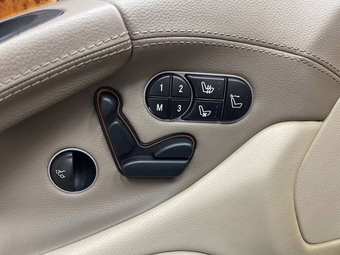 Used 2011 Mercedes-Benz SL 550 550 image 29