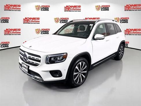 Used 2020 Mercedes-Benz GLB 250 4MATIC w/ Premium Package image 13