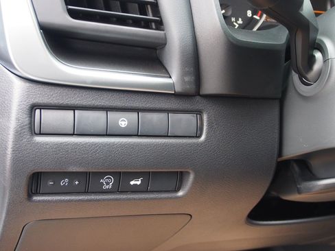 Used 2026 Nissan Rogue SV FWD image 17