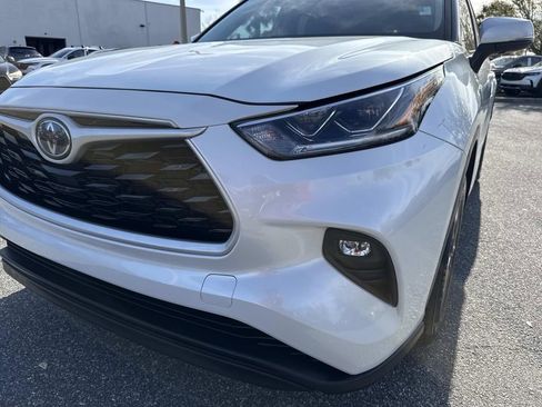 Used 2023 Toyota Highlander Bronze Edition image 10