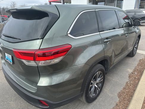Certified 2019 Toyota Highlander LE image 3