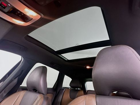 Used 2016 Volvo XC60 T5 Premier w/ Proximity Package image 11