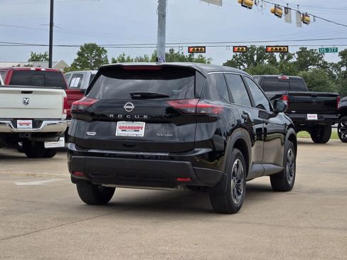 Used 2024 Nissan Rogue SV image 5