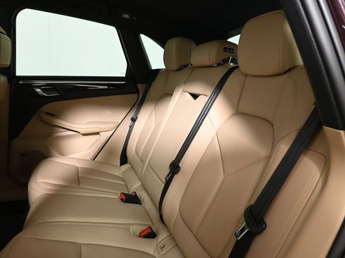 Used 2026 Porsche Macan AWD/4WD image 38
