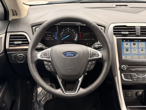 Used 2018 Ford Fusion SE w/ Equipment Group 602A FWD image 27