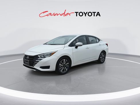 Used 2025 Nissan Versa SV FWD image 4