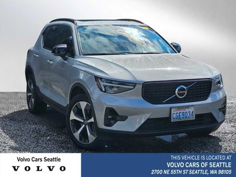 Used 2023 Volvo XC40 B5 Plus w/ Protection Package Premier image 1
