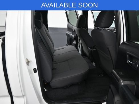 Used 2016 Toyota Tacoma TRD Off-Road w/ Premium & Technology Package AWD/4WD image 30