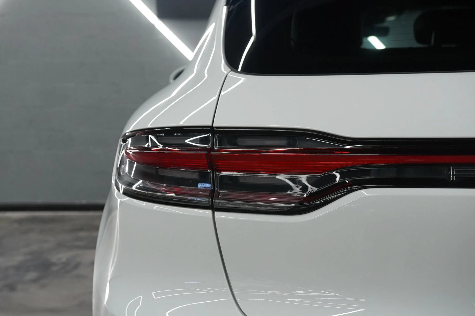 Used 2019 Porsche Macan AWD/4WD image 18
