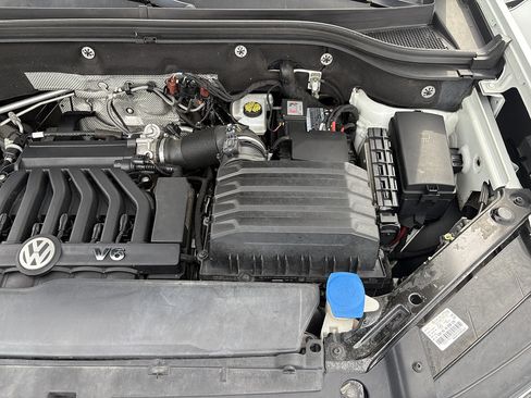 Used 2018 Volkswagen Atlas SEL w/ R-Line Package AWD/4WD image 42