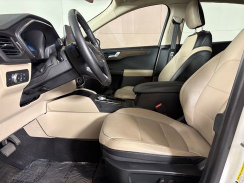 Used 2020 Ford Escape Titanium image 20