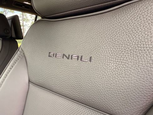 New 2026 GMC Yukon Denali w/ Denali Reserve Package RWD image 13