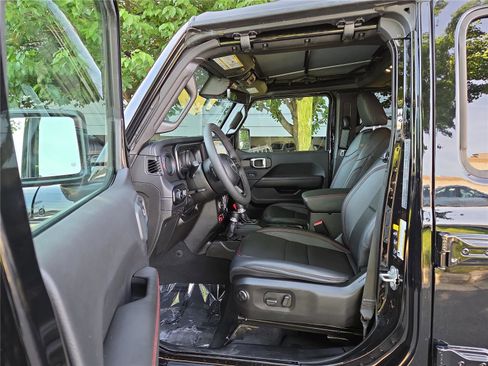 Used 2025 Jeep Wrangler Unlimited Rubicon w/ Safety Group AWD/4WD image 12