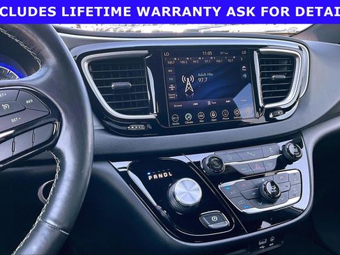 Used 2020 Chrysler Pacifica Touring-L w/ S Appearance Package FWD image 6
