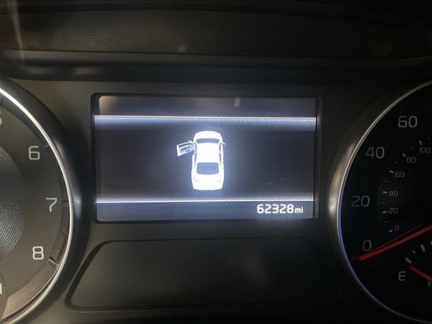 Used 2023 Kia Forte LXS w/ LXS Technology Package FWD image 2