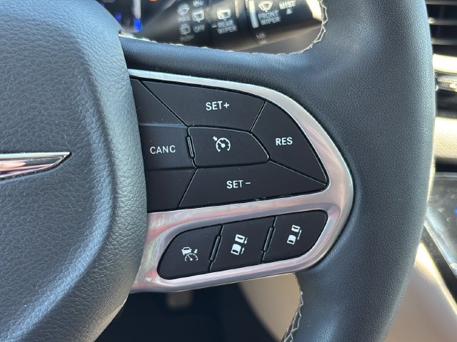 Used 2024 Chrysler Pacifica Touring-L FWD image 19