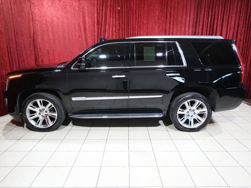 Used 2018 Cadillac Escalade Luxury image 4