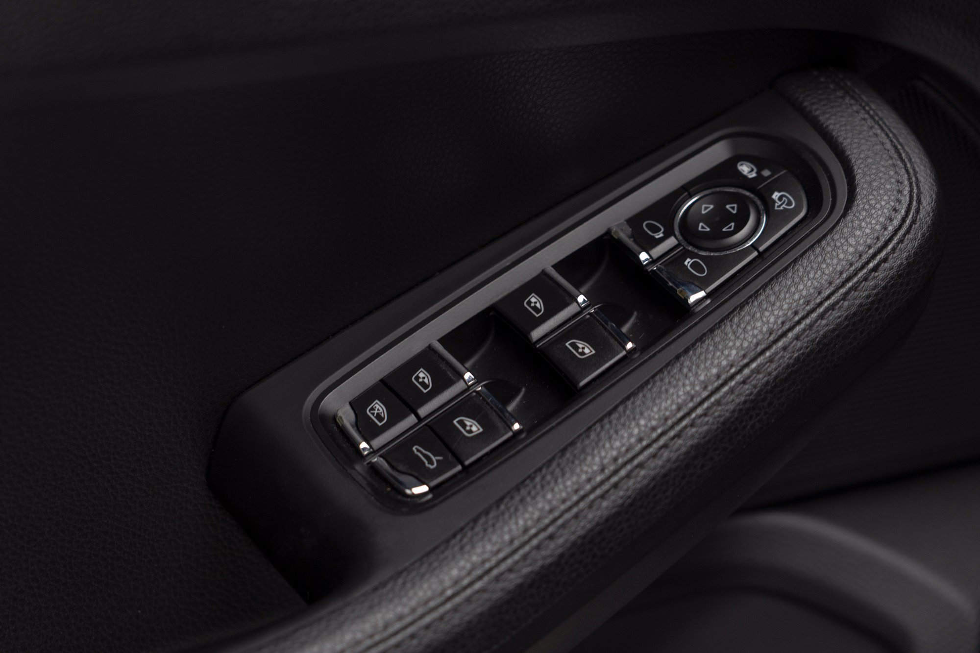 Used 2020 Porsche Macan AWD/4WD image 17