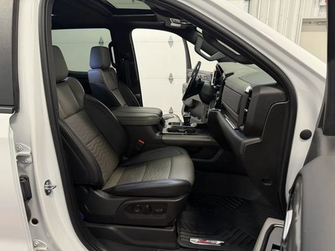 Used 2023 Chevrolet Silverado 1500 ZR2 w/ Technology Package image 51