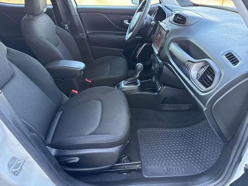 Used 2023 Jeep Renegade Latitude AWD/4WD image 23
