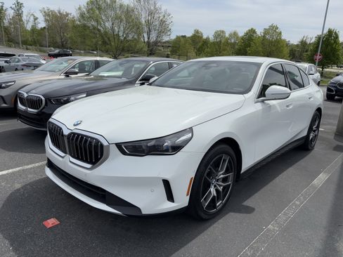 Used 2026 BMW 530i w/ Premium Package image 6