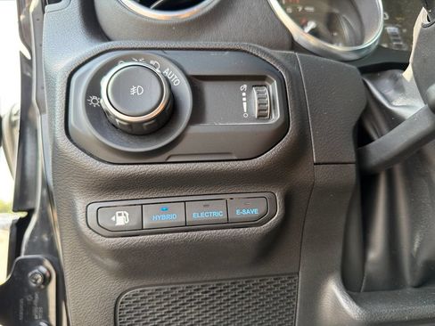 Used 2023 Jeep Wrangler Unlimited Sahara w/ Cold Weather Group AWD/4WD image 10