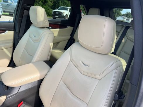 Used 2017 Cadillac XT5 Luxury w/ Driver Awareness Package FWD image 32