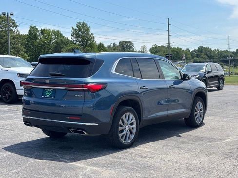 Used 2025 Buick Enclave Preferred FWD image 5