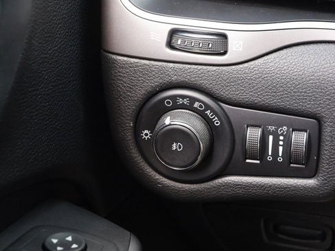 Used 2021 Jeep Cherokee Latitude Lux w/ Sun & Sound Group image 18