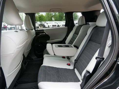 Used 2025 Mitsubishi Outlander SE AWD/4WD image 11