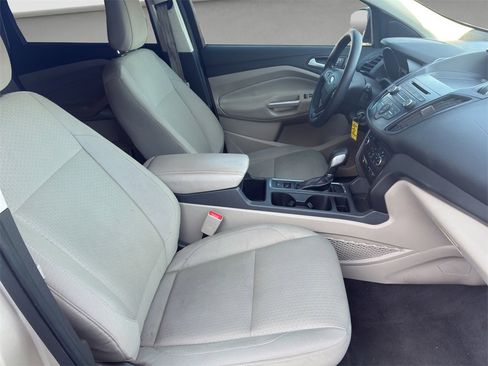 Used 2018 Ford Escape SE image 19