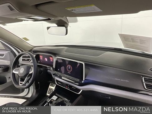 Used 2024 Volkswagen Atlas Peak Edition SEL image 33